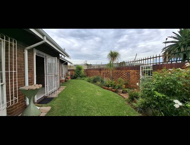 3 BEDROOM TOWNHOUSE FOR SALE IN RUSTIVIA